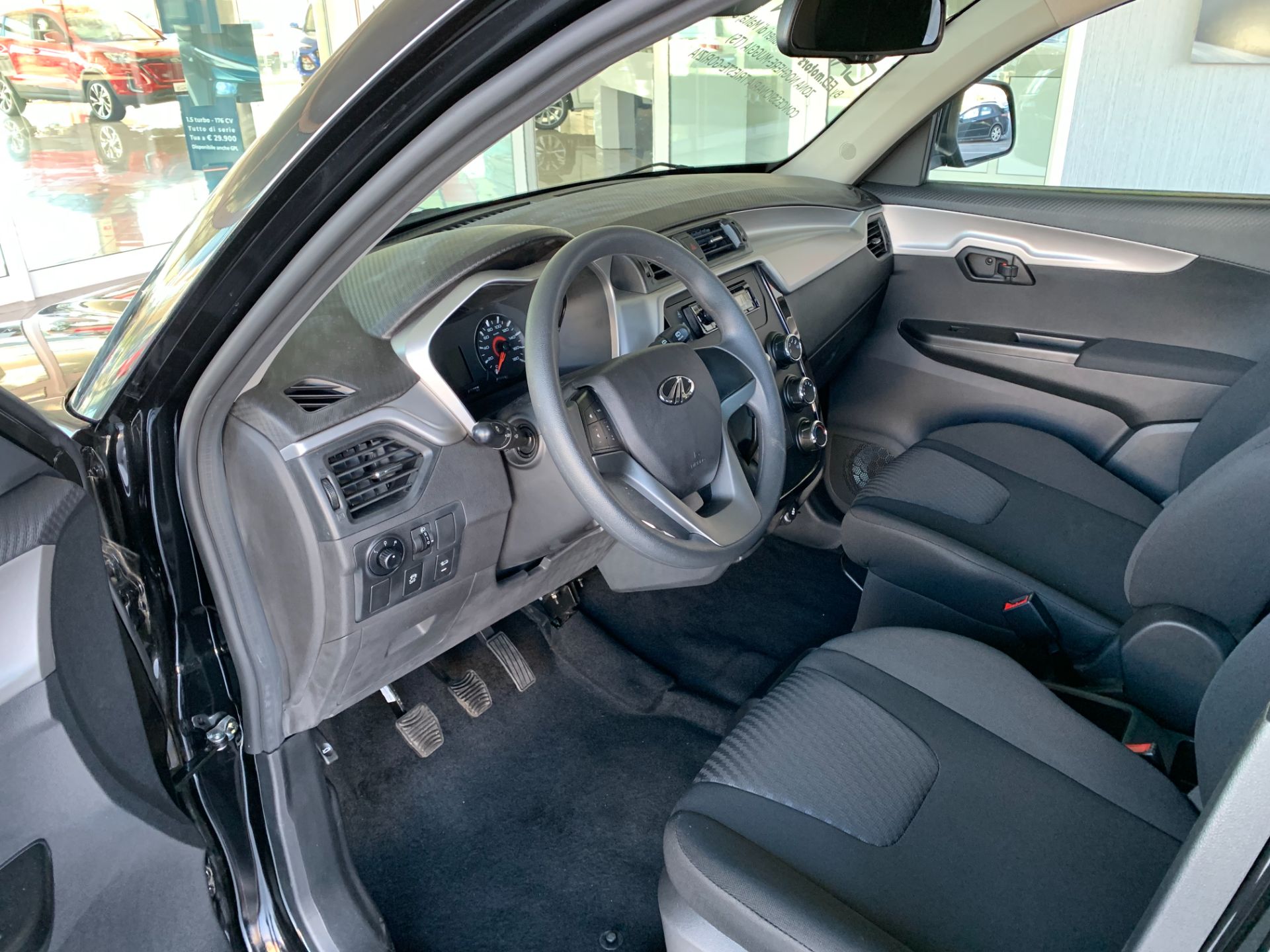 Mahindra KUV100 1.2 VVT K6+