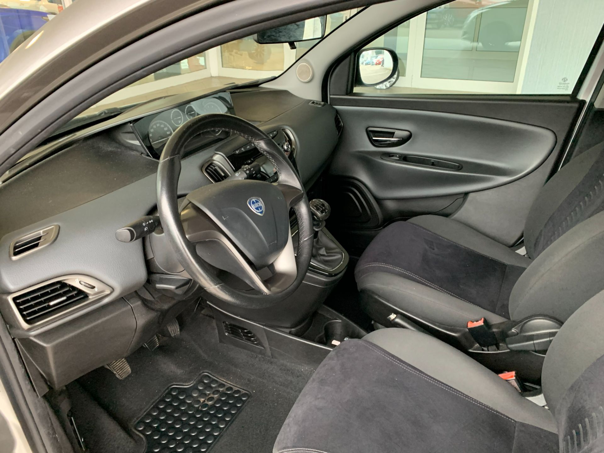Lancia Ypsilon 0.9 T.Air 85 CV 5 Porte S&S Platinum