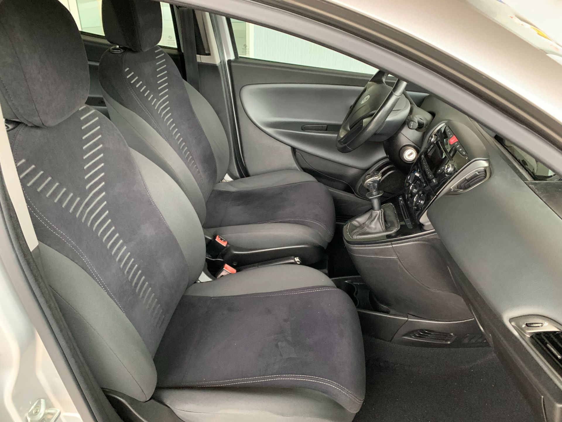 Lancia Ypsilon 0.9 T.Air 85 CV 5 Porte S&S Platinum