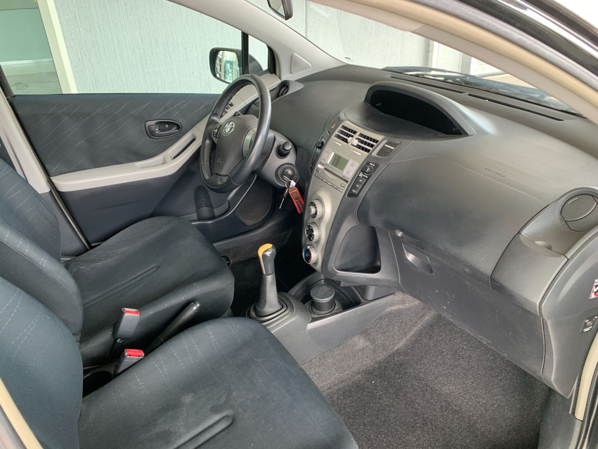 Toyota Yaris 1.3 5p. Sol