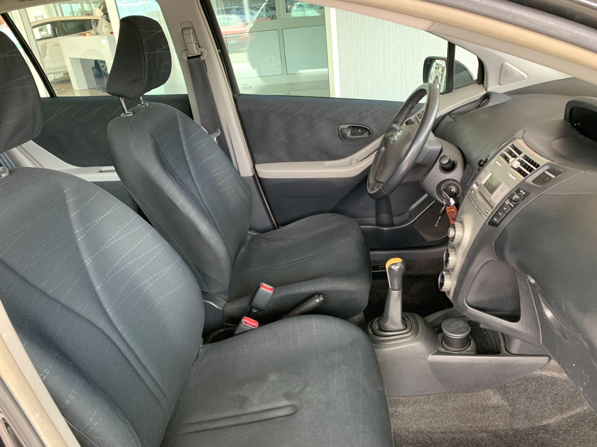 Toyota Yaris 1.3 5p. Sol