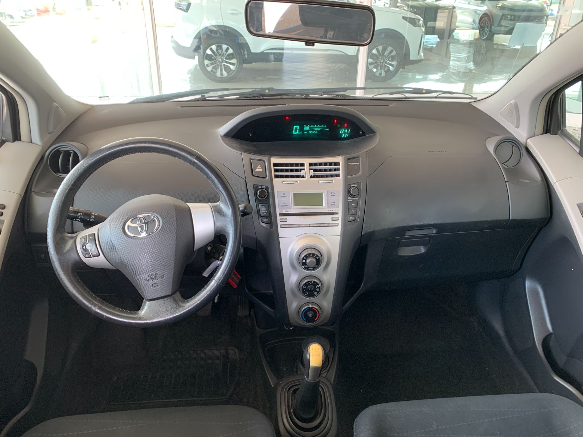 Toyota Yaris 1.3 5p. Sol