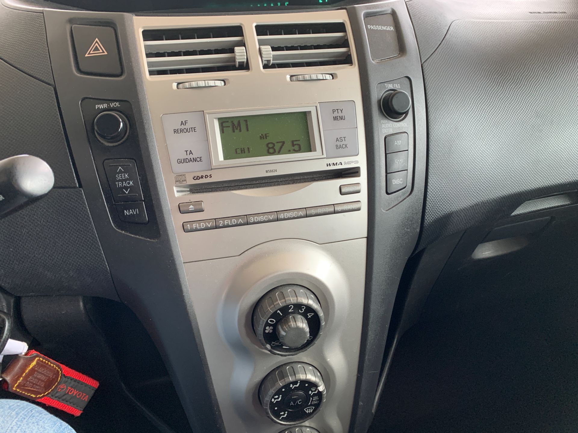 Toyota Yaris 1.3 5p. Sol