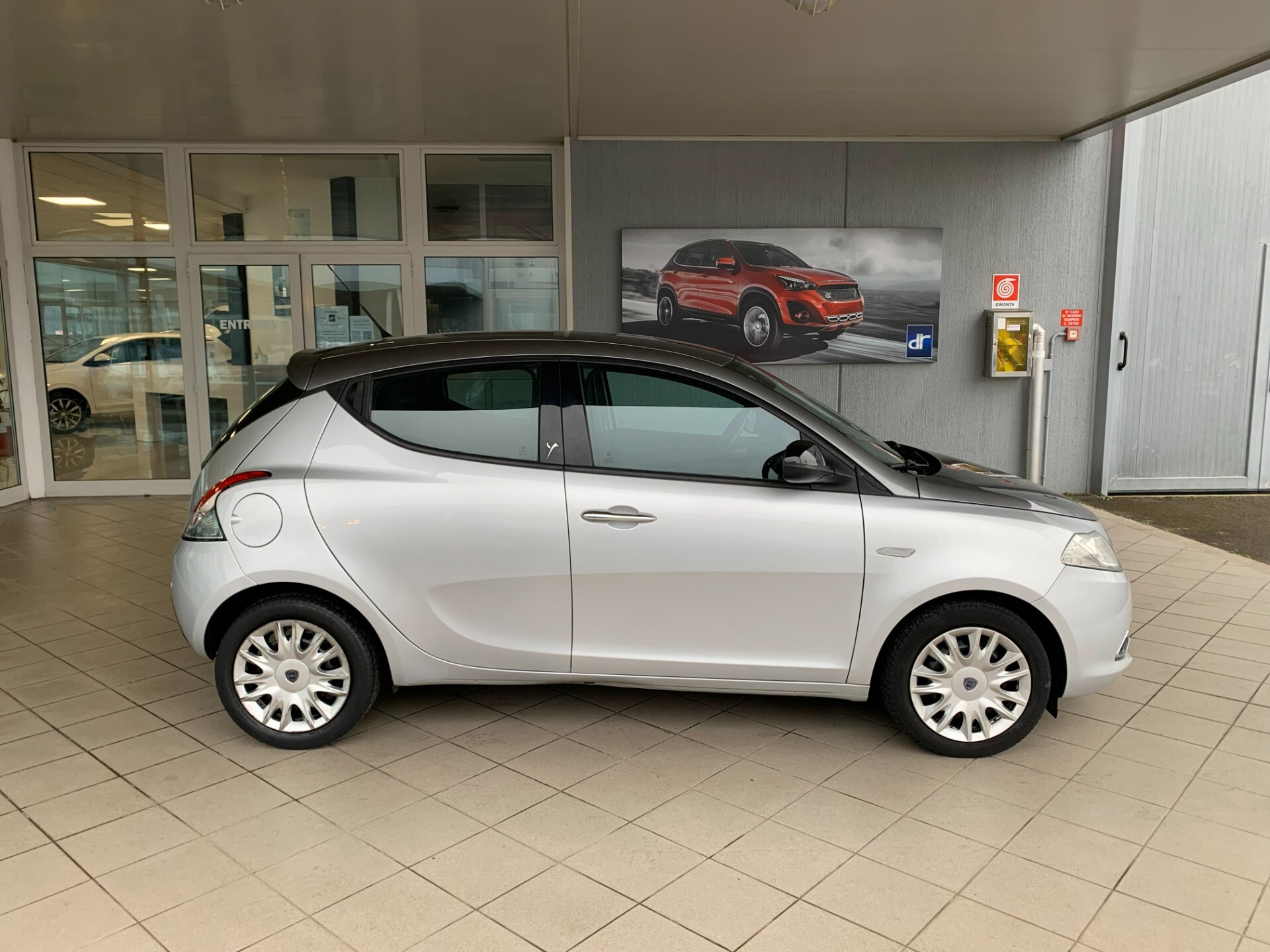 Lancia Ypsilon 0.9 TwinAir 85 CV 5 porte S&S Platinum