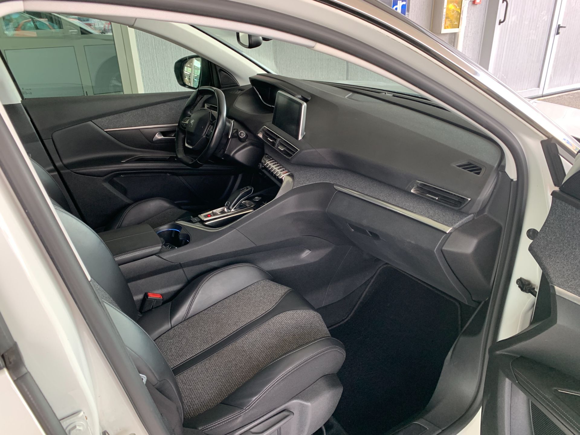 Peugeot 5008  1.5 BlueHDI EAT8 S&S Allure